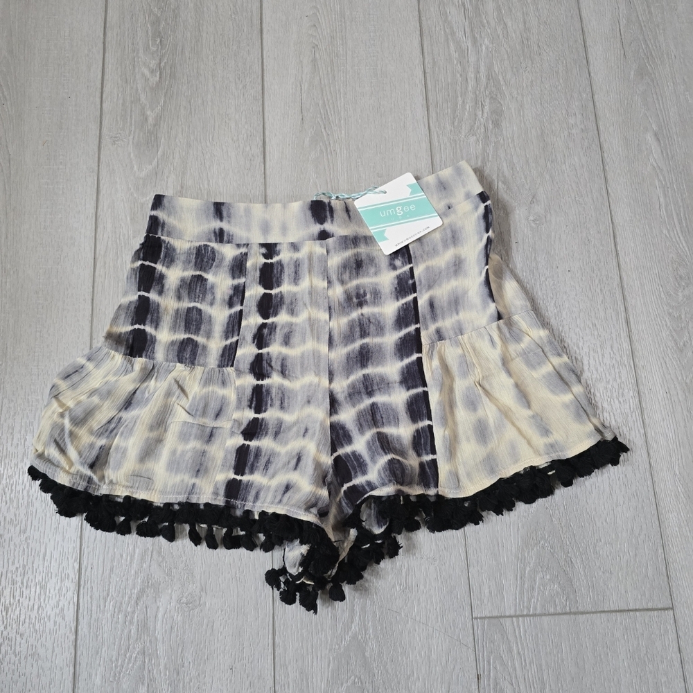 Umgee Women's Black and Cream Shorts